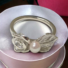 Load image into Gallery viewer, Rose Leaf with Pearl Ring in Sterling Silver