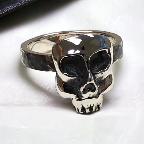 Freddie Skull Ring in Sterling Silver
