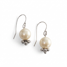 Load image into Gallery viewer, Pearl Bead Earring in Sterling Silver