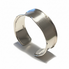 Load image into Gallery viewer, Serene Edge Cuff