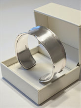 Load image into Gallery viewer, Serene Edge Cuff