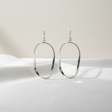 Load image into Gallery viewer, Twisted Oval Hoops
