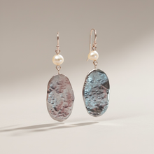 Load image into Gallery viewer, Pearl Link Earrings