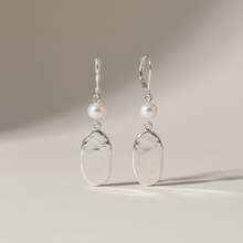 Load image into Gallery viewer, Pearl Oval Earrings