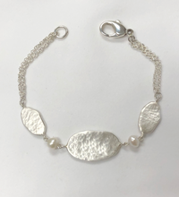 Load image into Gallery viewer, Oval Link Bracelet with Freshwater Pearls in Sterling Silver